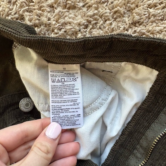 Old Navy Extra High Rise Boot Cut Corduroy Jeans - Picture 3 of 6